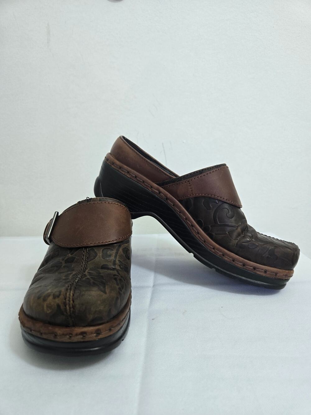 Klogs Austin Brown Floral Tooled Leather Western Buckle Clog Women's US 7M